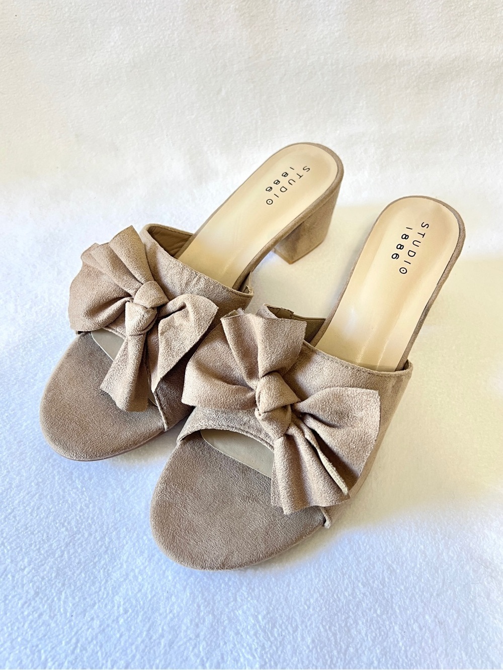 Studio 1886 Block Heel Mule Sandals Women’s Size 9 Beige Brown Faux Suede Casual